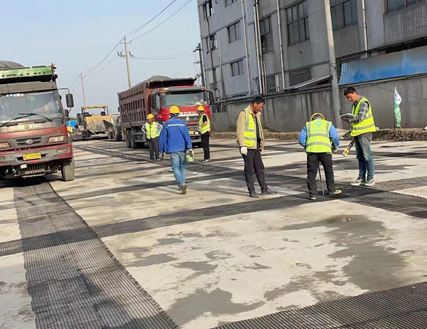 道外老材料的新故事：玻璃纤维土工格栅如何在‘白改黑’浪潮中重获新生？
